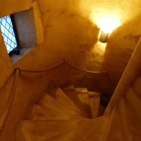 Demeure Authentique Du 15e Siecle Au Calme