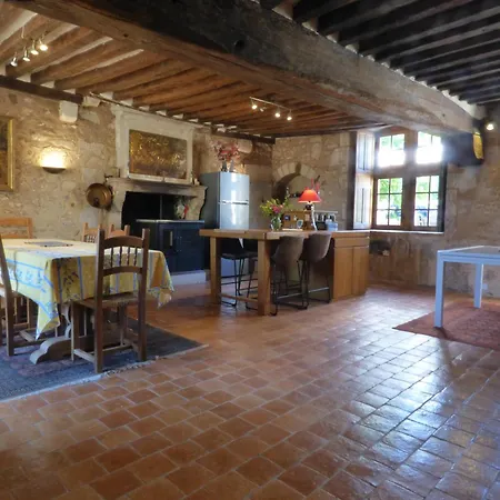 Demeure Authentique Du 15e Siecle Au Calme