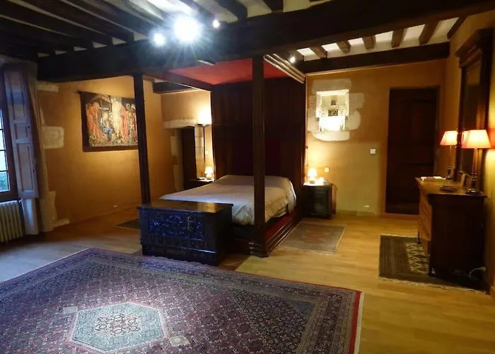 Demeure Authentique Du 15e Siecle Au Calme