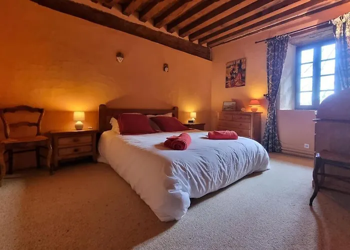 Demeure Authentique Du 15e Siecle Au Calme Saint-Longis