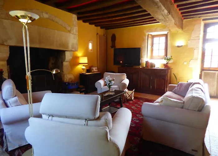 Demeure Authentique Du 15e Siecle Au Calme