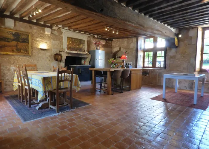 Demeure Authentique Du 15e Siecle Au Calme